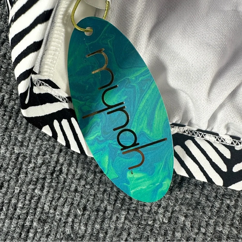 NEW‎ Mynah Geometric Black and White Clasp Back Bikini Top - Picture 5 of 8